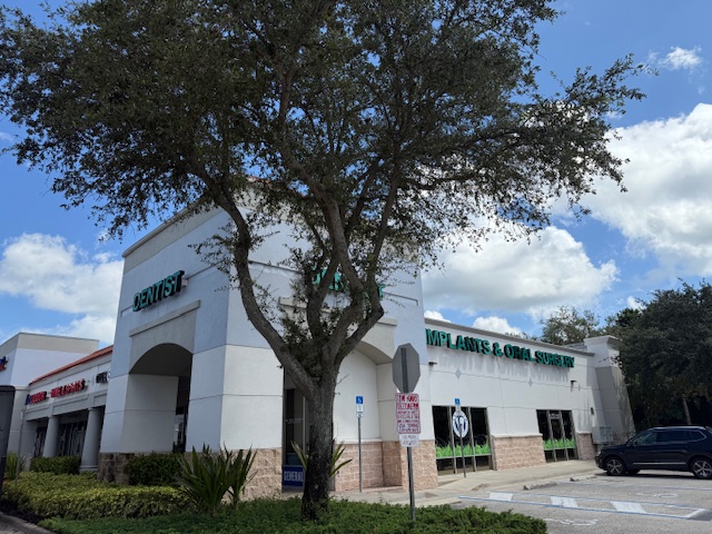 front of building for Premier Dental Studio
